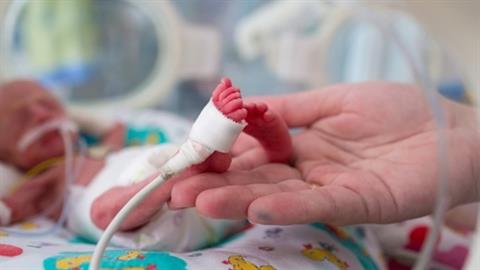 Παιδίατρος: νέα θεραπεία φέρνει τα προωράκια πιο κοντά στη μαμά τους